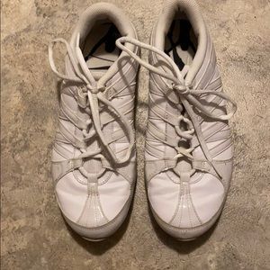 Nike cheerleading shoes size 8